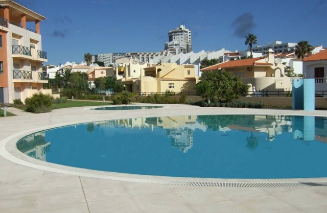 Luxurious 1st Floor Apartment with A/C - Sleeps 4-6 Close to the tourist 'Strip'