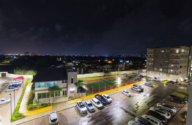 Luxurious 2 bed 2 bath in Kingston city center