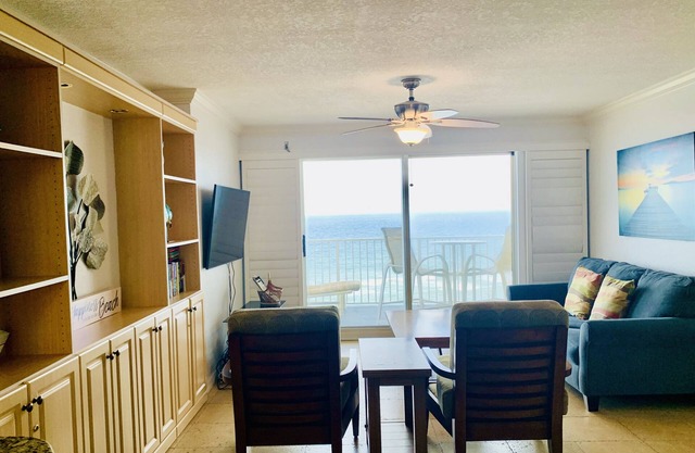 Luxurious 2BD/2BA Direct Beachfront Condo Sleeps 6, Ormond Beach/Dayton