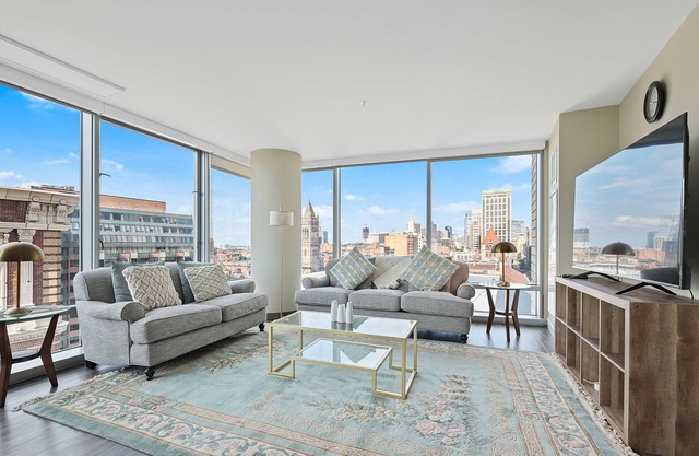 Luxurious 2BR 2BA Back bay heart with amazing view