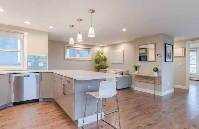 Luxurious 2BR Penthouse/Ocean Views/East End