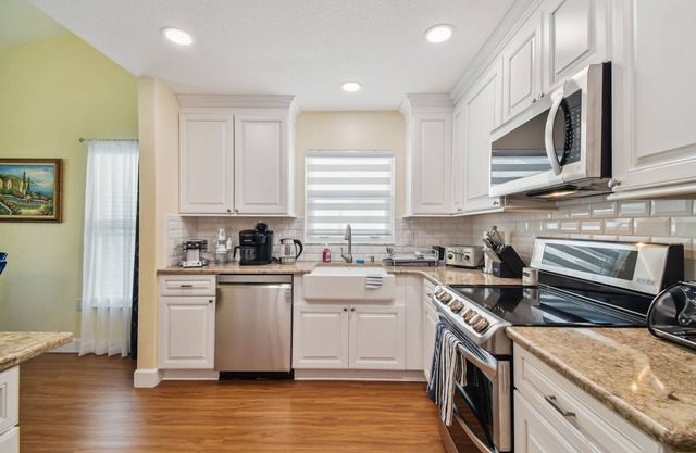 Luxurious 3bd/2ba Home with Heated Sald Water Pool