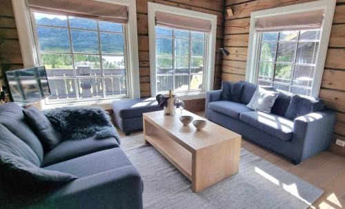 Luxurious 4 bedroom Mountain Cabin with Gaustatoppen View