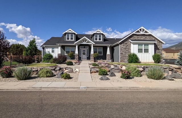 Luxurious 7Bd, 4Bath w/Theatre, BunkRm, Huge Yard