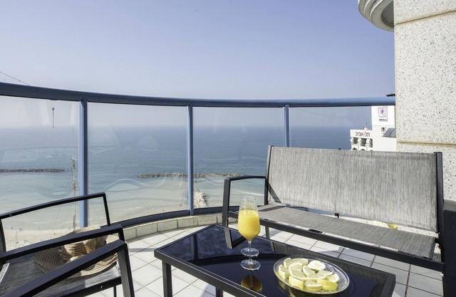 Luxurious 90sqm 2BR Beach Front