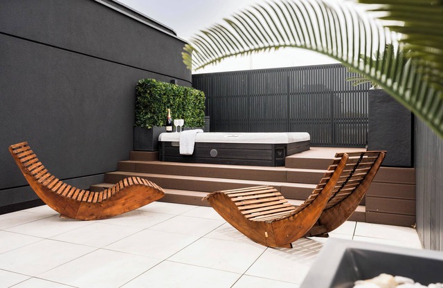 Luxurious apartment with Jacuzzi Hideout Warsaw Terrace Free Parking & WIFI