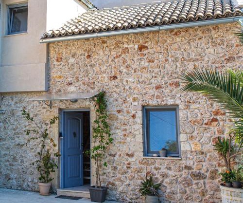 Luxurious bungalow in Ipsos beach