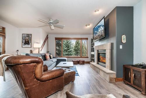 Luxurious Condo Gated Community Pool Hot Tubs