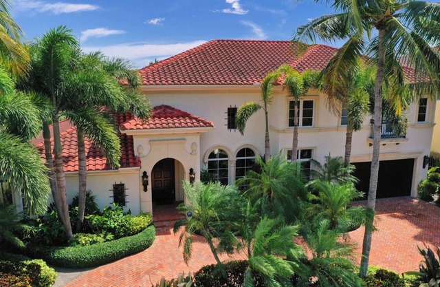 Luxurious Delray Beach Waterfront Pool Home with VIP Beach Passes! Pet Friendly!