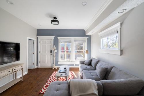 Luxurious Downtown Location - Entire house