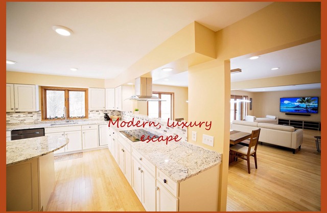 Luxurious Estate by Brown County (40+ Private Acres And A Pond); Great Amenities