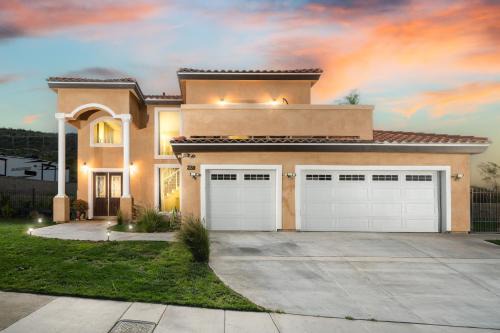 Luxurious Estate w/Heated Pool and Amazing Views