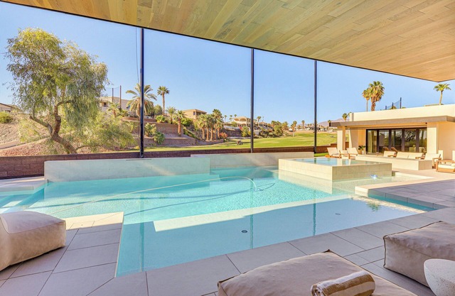 Luxurious Getaway on Lake Havasu Golf Course!