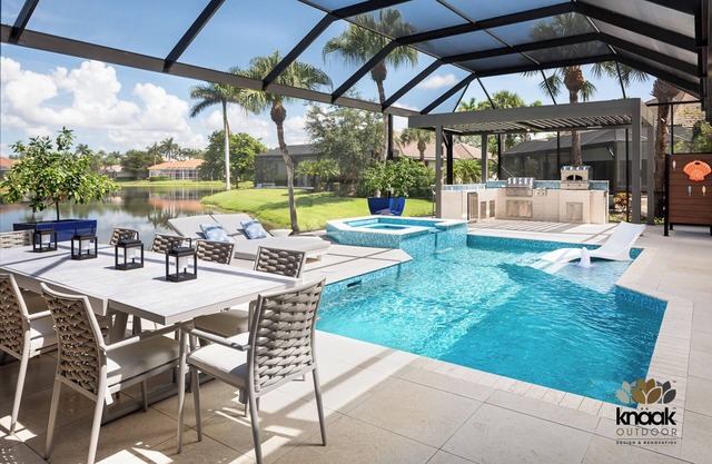 Luxurious Lakefront Spanish Villa-4BR with pool, golf courses, 15 mins to beach