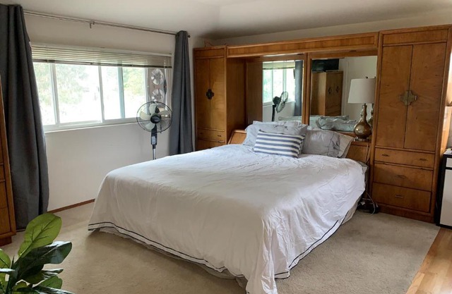 Luxurious Master Suite with Private Bath in Saratoga