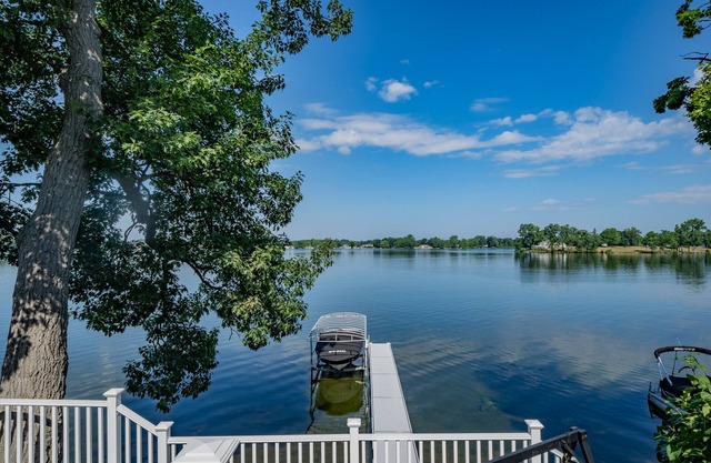 Luxurious Morrison Lakehouse w/Hot Tub & Sunset Views
