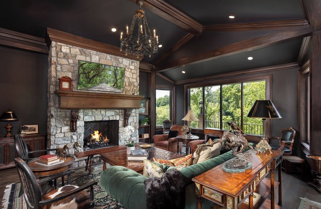 Luxurious Old World Two Bdrm Chalet on Equestrian Estate minutes from Asheville