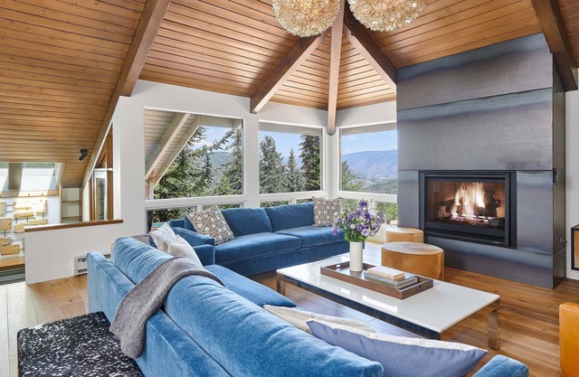 Luxurious Retreat Nestled in the Heart of the Village - Great Location
