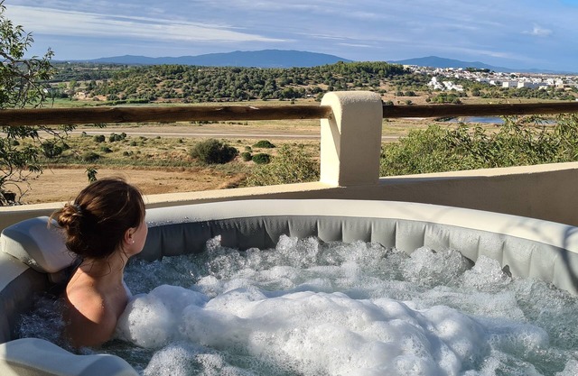 luxurious romantic cottage overlooking the Monchique and sea