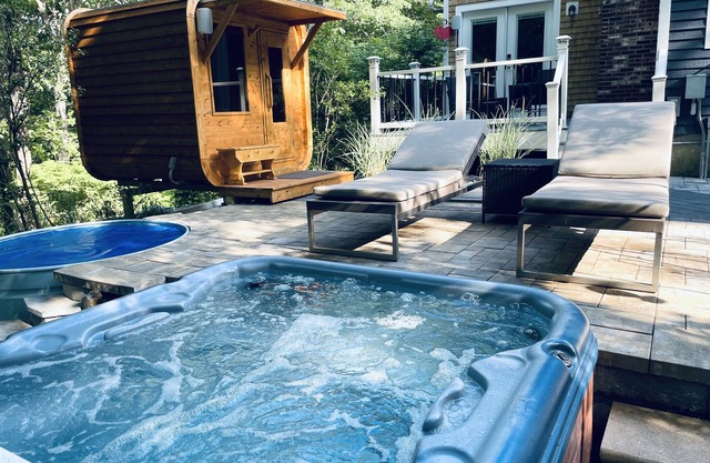 Luxurious Spa Suite with Jacuzzi, Outdoor Sauna, Plunge Pool and Steam-bath