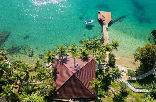 Luxurious tropical villa by the sea - Ang011