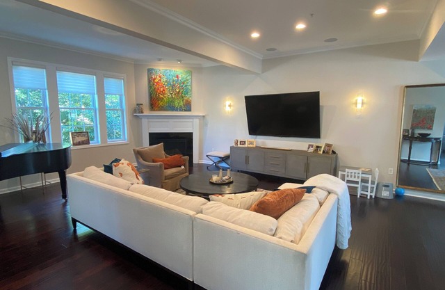 Luxurious U.S. Open 4-bedroom townhome near Oakmont Country Club