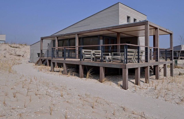 Luxurious villa in nature reserve De Punt