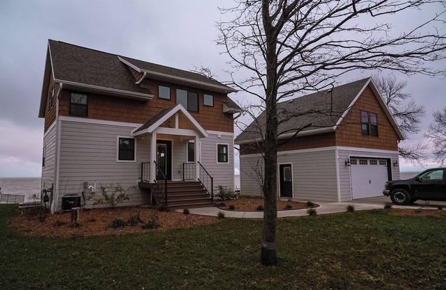 Luxurious Waterfront Beach House Near Lambeau Field and Door County!