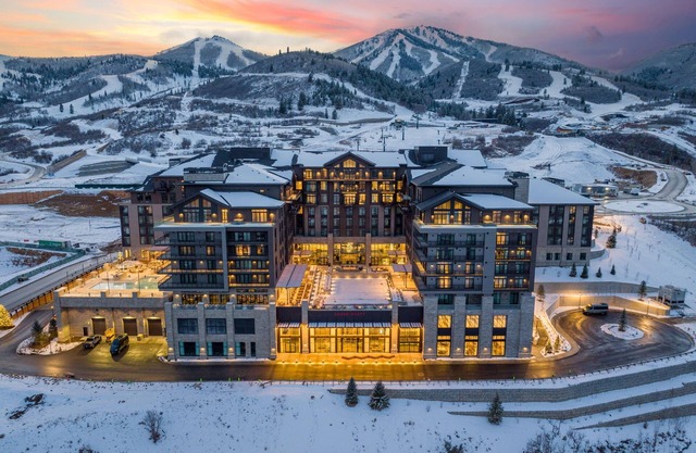 Luxury 1-bedroom residence with DIRECT SKI ACCESS at Deer Valley East Village
