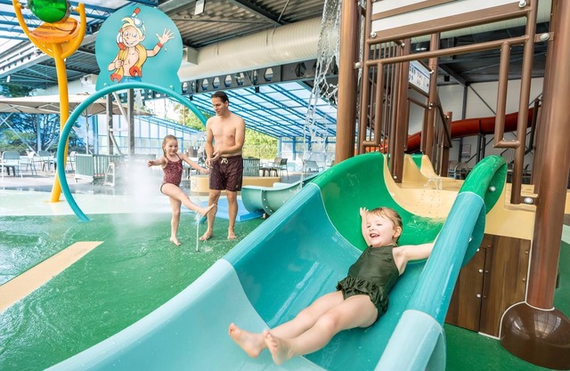 Luxury 10-person children's farmhouse in the holiday park Landal Het Land van Bartje