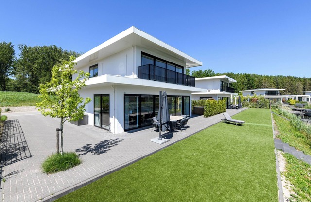 Luxury 16-person villa by the water. Two spacious villas with hot tubs, Finnish saunas, private jetties, large terraces, and modern kitchens.