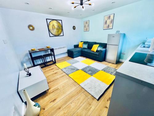 Luxury 1B Chalet wt free parking nr LTN Airport, L&D Hosp, Whipsnade Zoo, fast trains to Central London