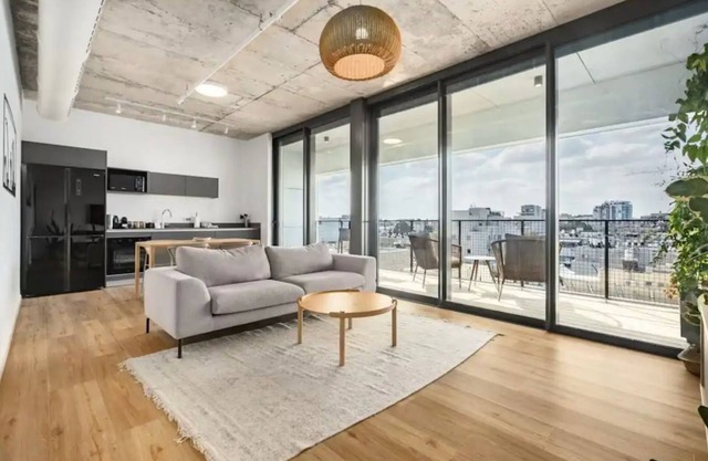 Luxury 1BR 55 Sqm Apt Balcony Free Parking