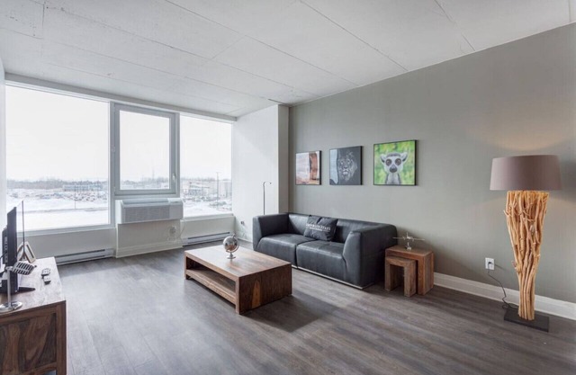 Luxury 1BR Apt with Great Views and Gym