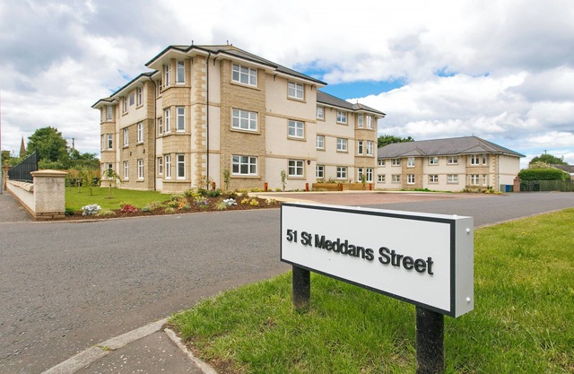 Luxury 2 bed Ground Floor apartment in a quiet location close to Royal Troon GC.