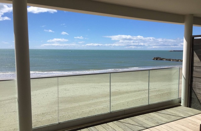 Luxury 2 bedroom 1st line beach apartment 80 m2 + 33m2 terrace!