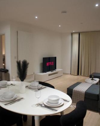 Luxury 2 Bedroom 2 Bathroom Apartment by ExCeL & The 02, London