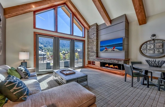 Luxury 2Br Residence steps from Heavenly Village & Gondola by RedAwning