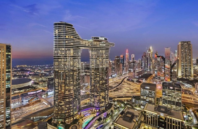 Luxury 2BR w/Skyline and Sea Views, Near Burj Khalifa & Dubai Mall