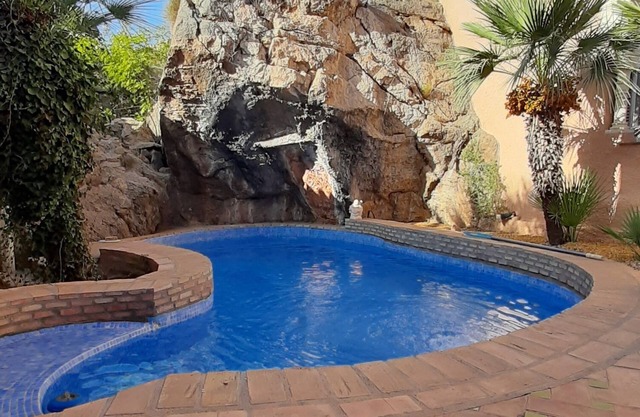 Luxury 3 BD mountainside villa, spectacular sunsets.