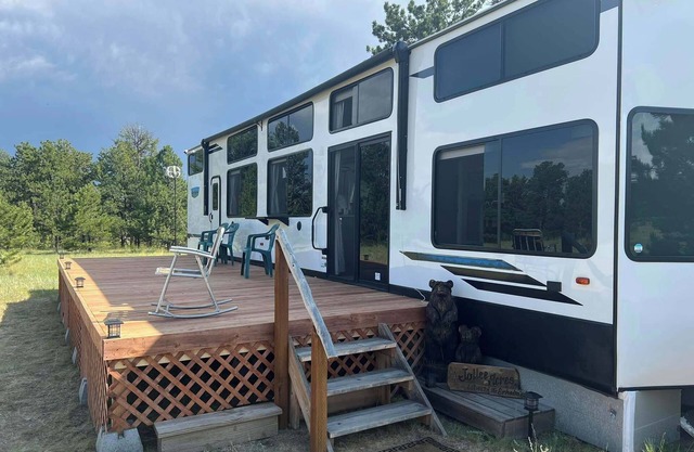 Luxury 3 Bedroom RV with full kitchen in Union - Wooded Campsite