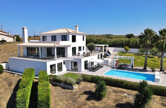 Luxury 4 Bed Villa With Large Heated Pool, Sleeps 8, Beautifully Appointed.