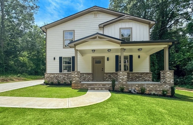 Luxury 4 Bedroom Stay in Stockbridge, GA!