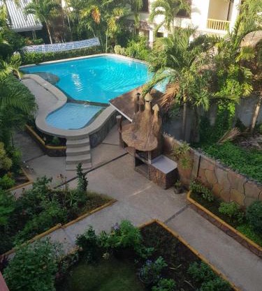 Luxury 4BR Apartment with Pool behind Alona Beach