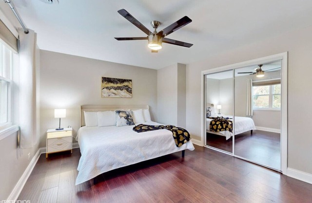 Luxury 4BR Home w/Pool Table &Beautiful Kitchen