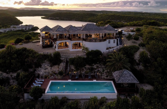 Luxury 5 bed villa with spectacular sea views