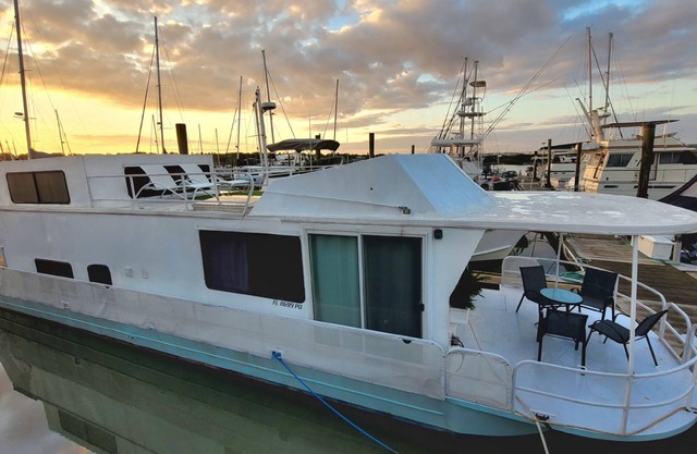 Luxury Afloat~Waterfront Retreat w/Rooftop Lounge~Walking Distance to Town