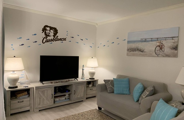 Luxury and charming 2Bdrm condo, minutes from Clrwtr beach!nNEW 2025 BATHROOMS!
