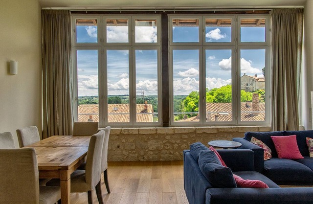 Luxury and comfortable apartment with beautiful views in centre of village