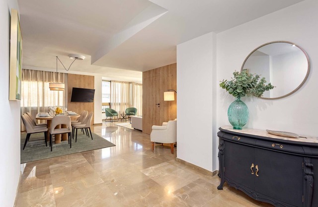 Luxury Apartment in City Center. Puerta Real II